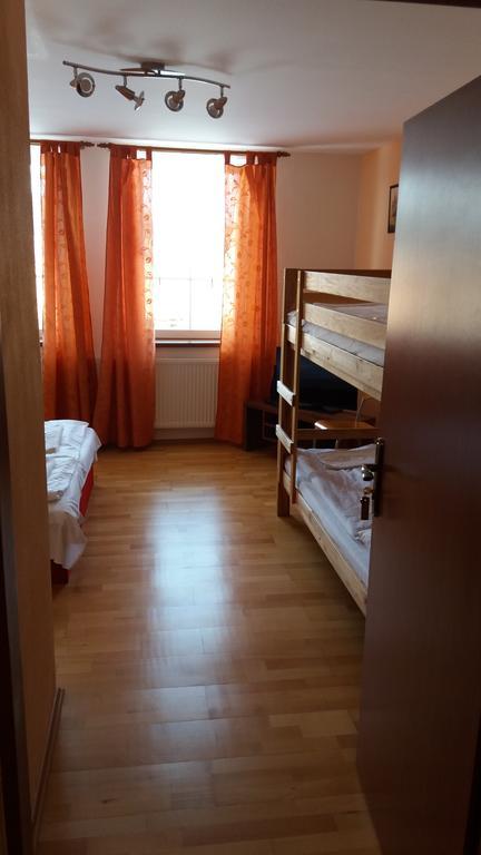 Retro Vrbovec Hotel ภายนอก รูปภาพ