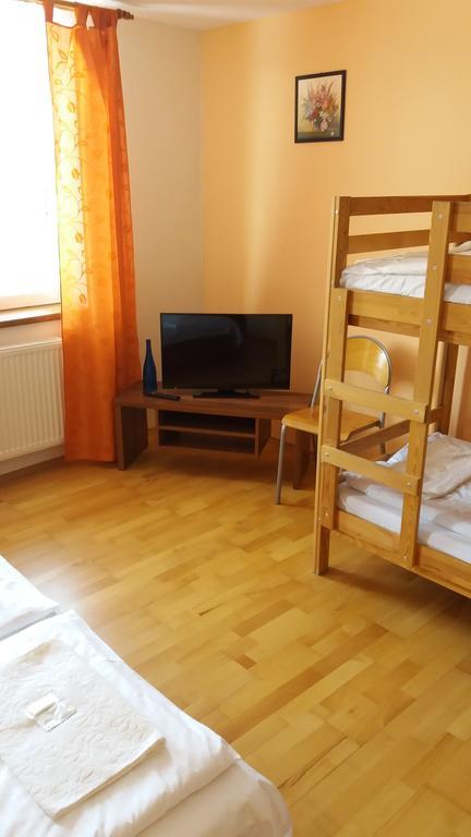 Retro Vrbovec Hotel ภายนอก รูปภาพ