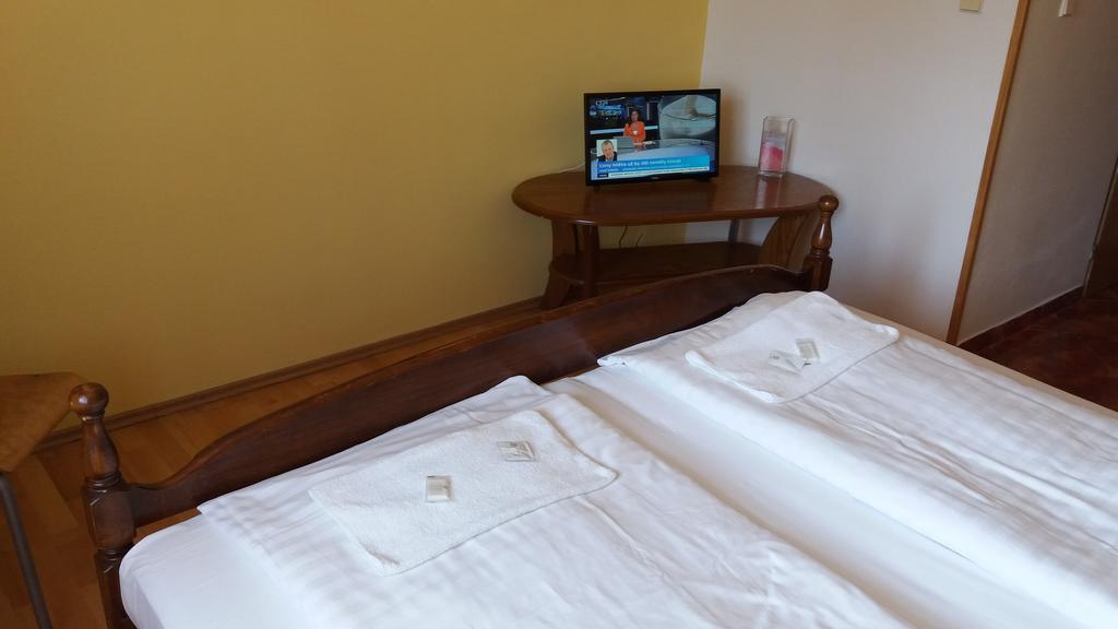 Retro Vrbovec Hotel ภายนอก รูปภาพ