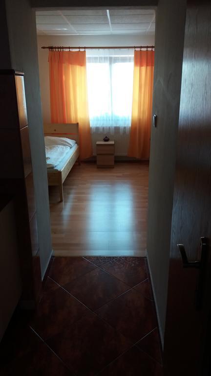 Retro Vrbovec Hotel ภายนอก รูปภาพ
