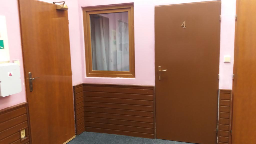 Retro Vrbovec Hotel ภายนอก รูปภาพ