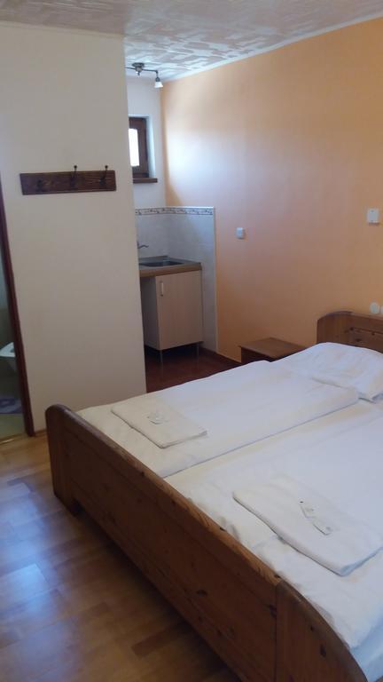 Retro Vrbovec Hotel ภายนอก รูปภาพ