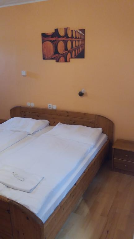 Retro Vrbovec Hotel ภายนอก รูปภาพ