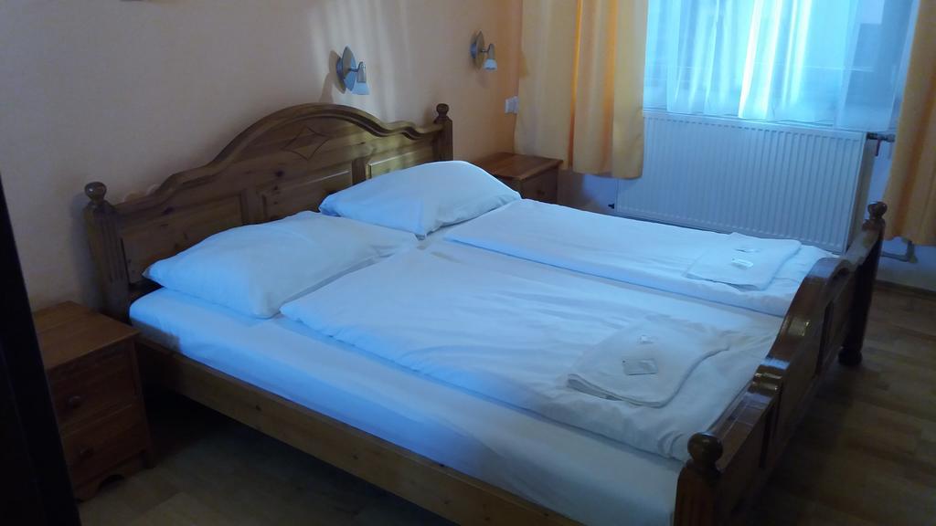 Retro Vrbovec Hotel ภายนอก รูปภาพ