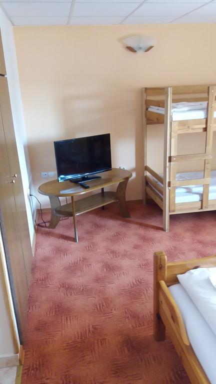Retro Vrbovec Hotel ภายนอก รูปภาพ