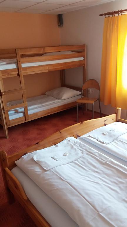 Retro Vrbovec Hotel ภายนอก รูปภาพ