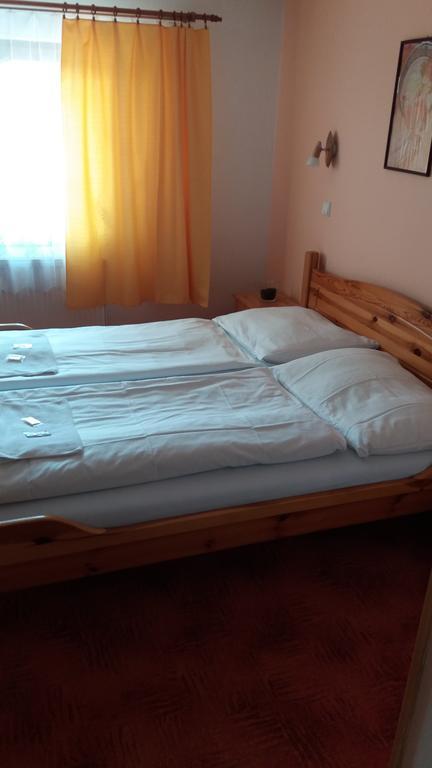 Retro Vrbovec Hotel ภายนอก รูปภาพ