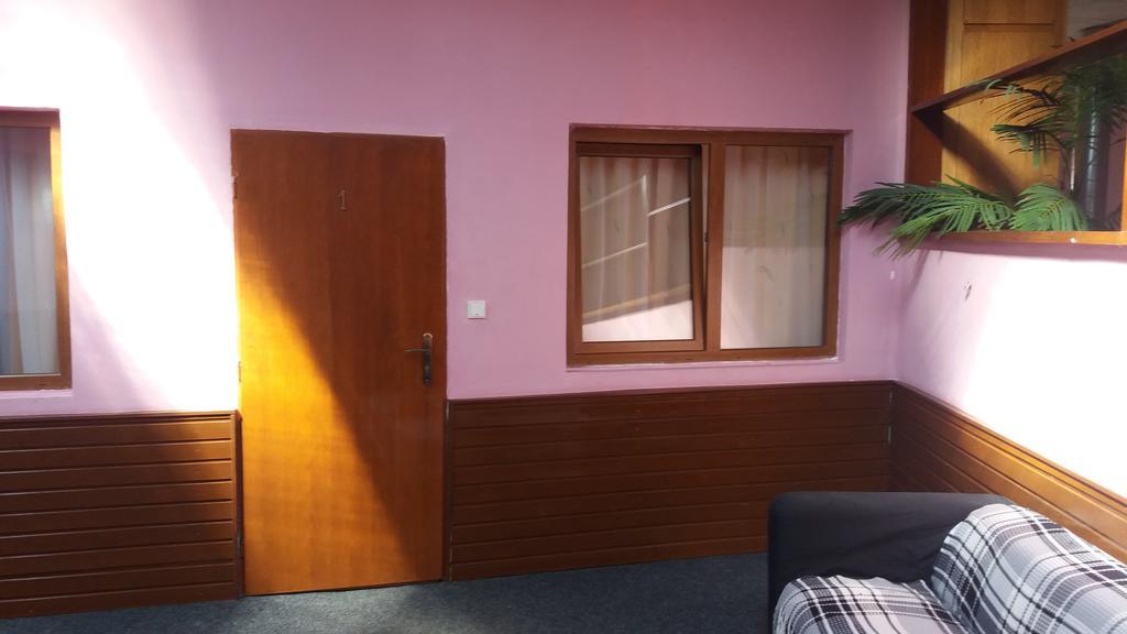 Retro Vrbovec Hotel ภายนอก รูปภาพ