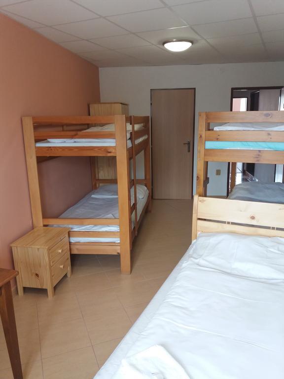 Retro Vrbovec Hotel ภายนอก รูปภาพ