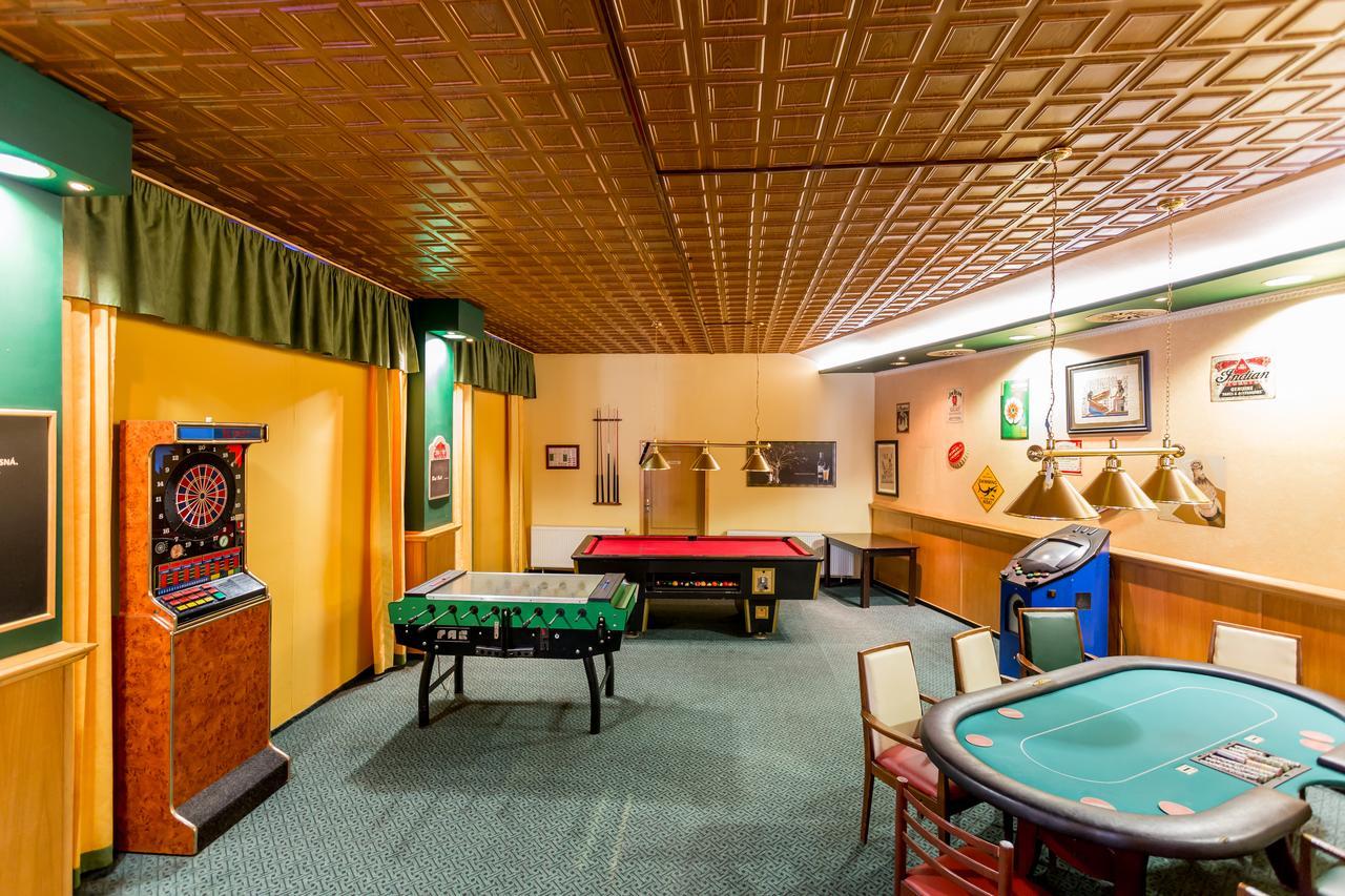 Retro Vrbovec Hotel ภายนอก รูปภาพ
